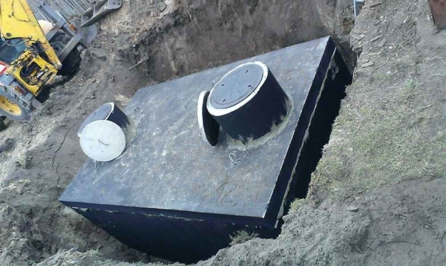 Usazení betonového septiku do výkopu