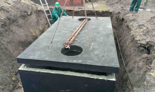 Usazení poklopu na betonový septik